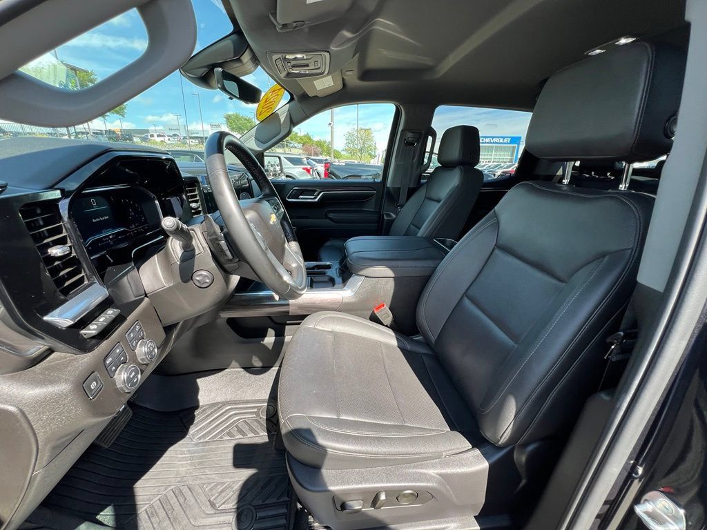 Used 2024 Chevrolet Silverado 1500 LTZ AWD/4WD image 19