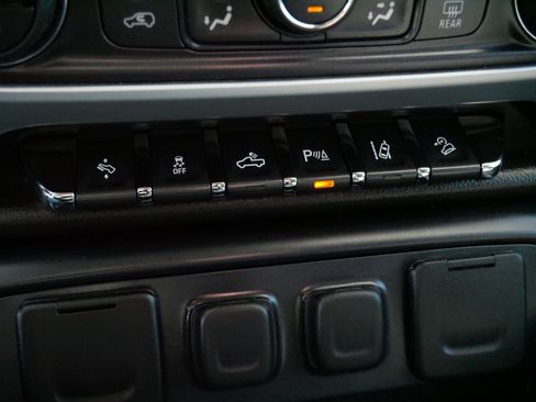 Used 2015 GMC Sierra 1500 SLT w/ SLT Crew Cab Value Package image 29