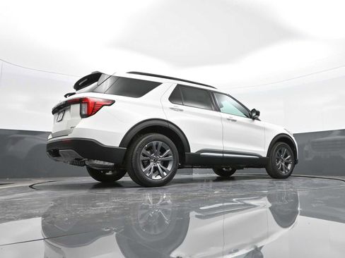 Used 2025 Ford Explorer Active w/ Active Comfort Package image 44