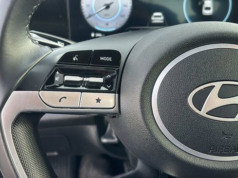 Used 2025 Hyundai Elantra SEL image 17