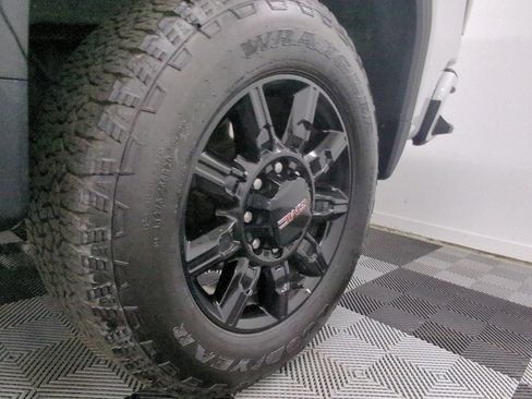 Used 2026 GMC Sierra 2500 AT4 w/ Technology Package AWD/4WD image 40