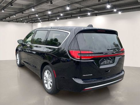 New 2027 Chrysler Pacifica Select FWD image 3