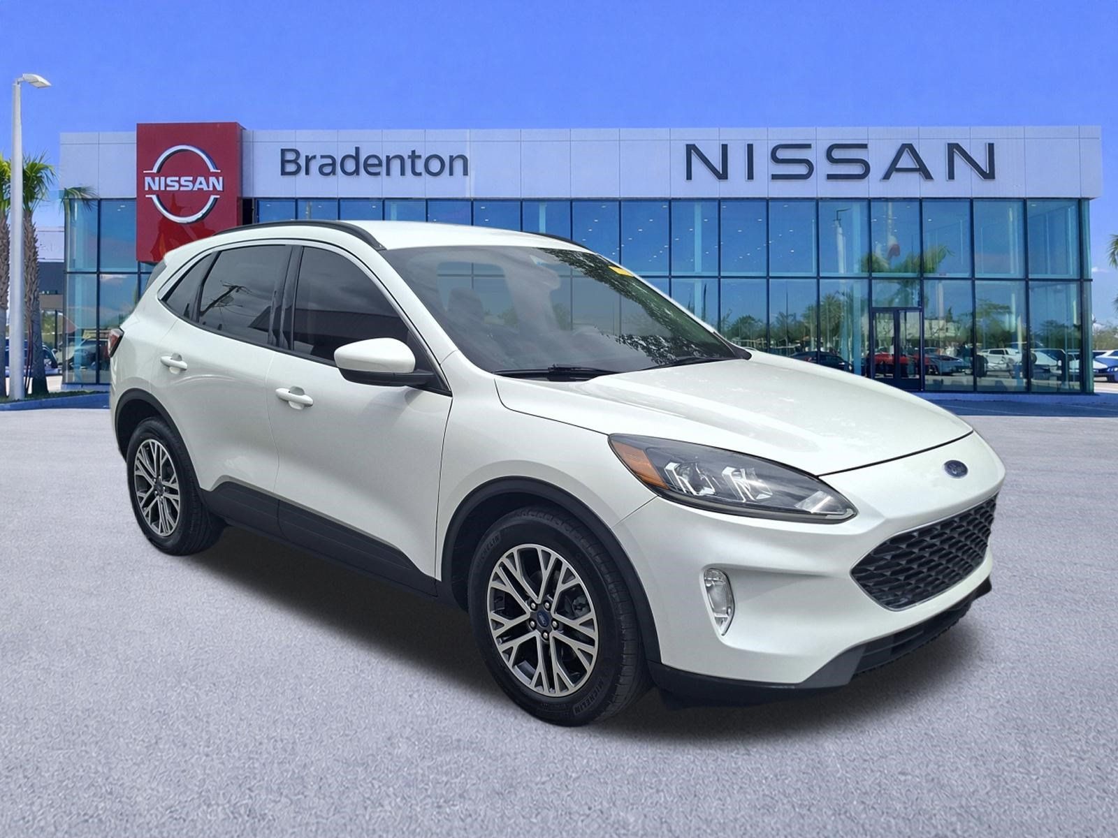 Used 2021 Ford Escape SEL w/ Technology Package FWD image 3