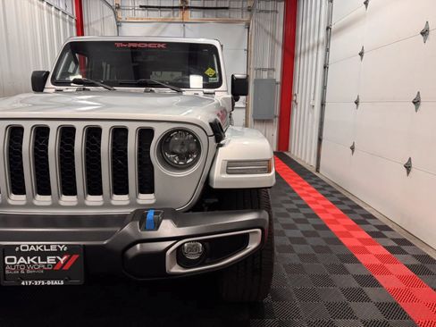 Used 2023 Jeep Wrangler Unlimited Sahara AWD/4WD image 7