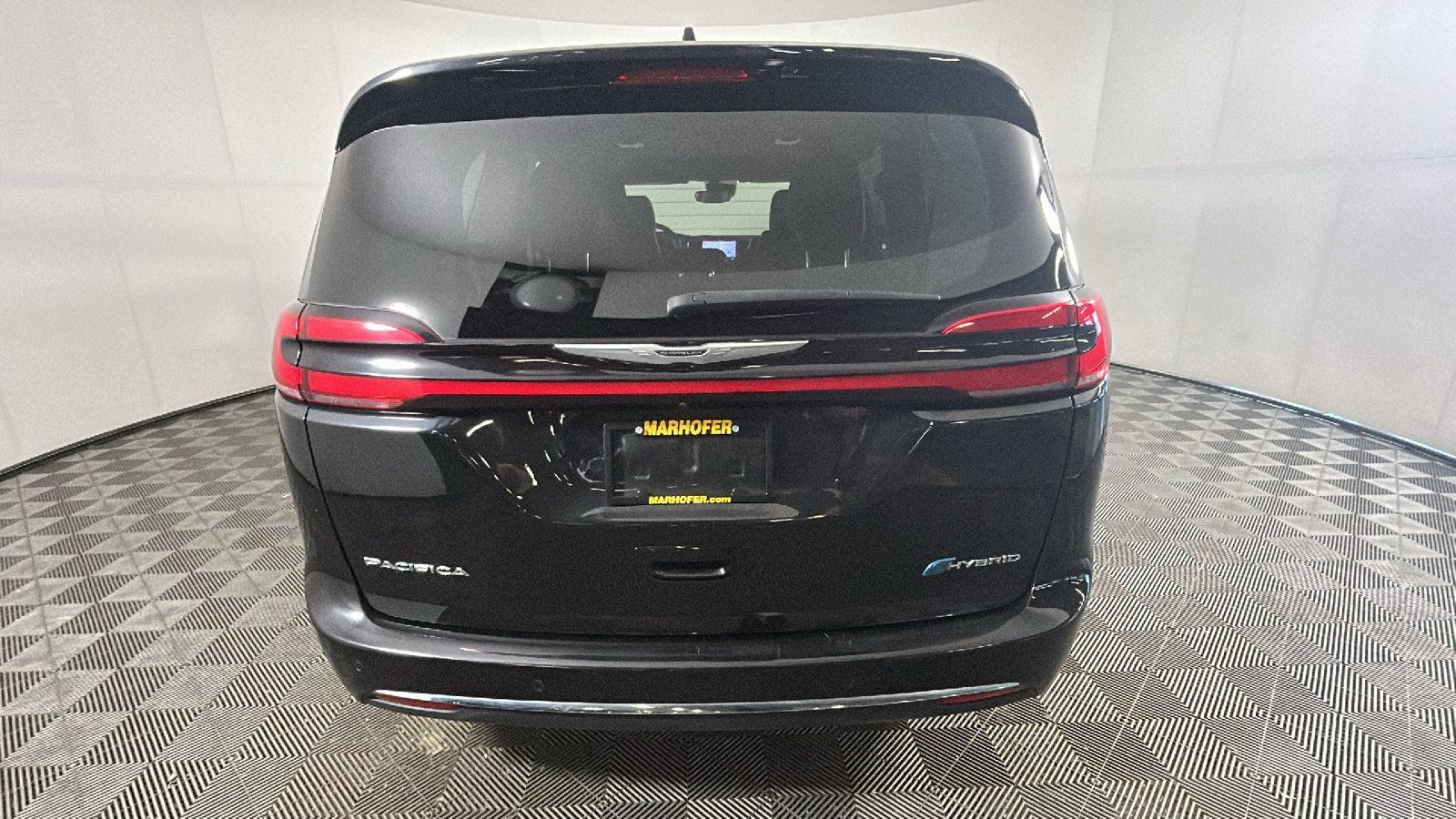 Used 2023 Chrysler Pacifica Touring-L FWD image 4
