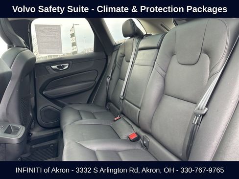 Used 2021 Volvo XC60 T5 Momentum w/ Premium Package image 38