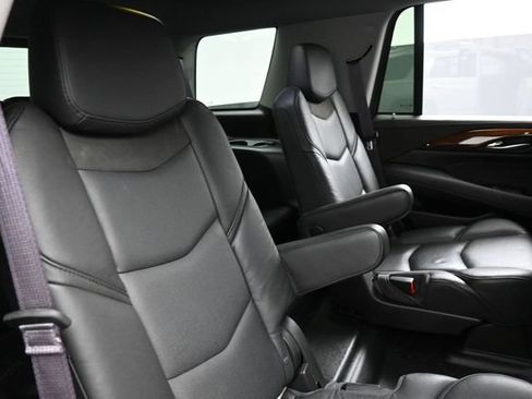 Used 2017 Cadillac Escalade Luxury AWD/4WD image 30