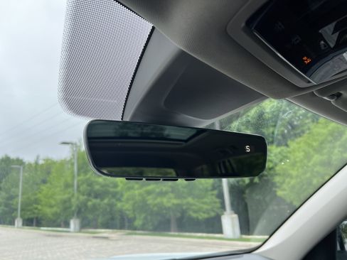 Used 2024 Volkswagen Atlas SE w/ Panoramic Sunroof Package FWD image 25