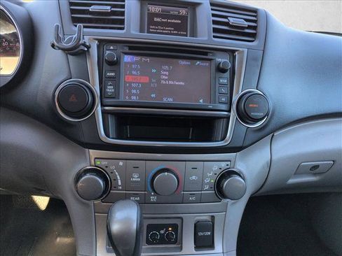 Used 2013 Toyota Highlander SE image 14