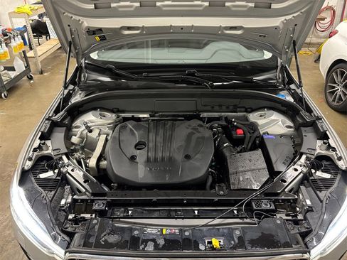 Certified 2023 Volvo XC60 B5 Plus w/ Climate Package image 9
