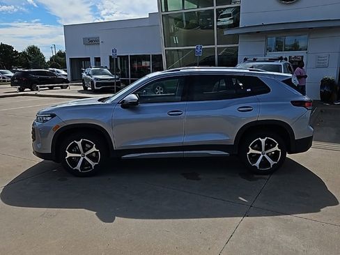 New 2025 Volkswagen Tiguan SE image 8