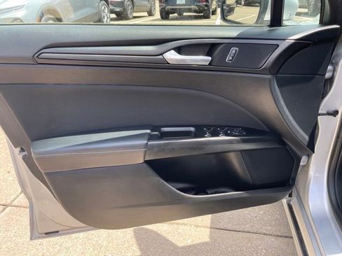Used 2018 Ford Fusion SE w/ Equipment Group 201A FWD image 19