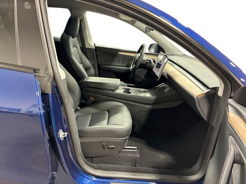 Certified 2023 Tesla Model Y AWD image 13