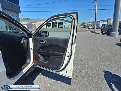 Used 2019 Jeep Compass Trailhawk AWD/4WD image 17