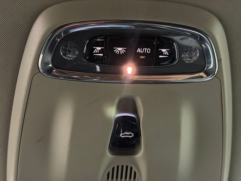 Used 2019 Volvo XC60 T6 Momentum w/ Multimedia Package AWD/4WD image 40