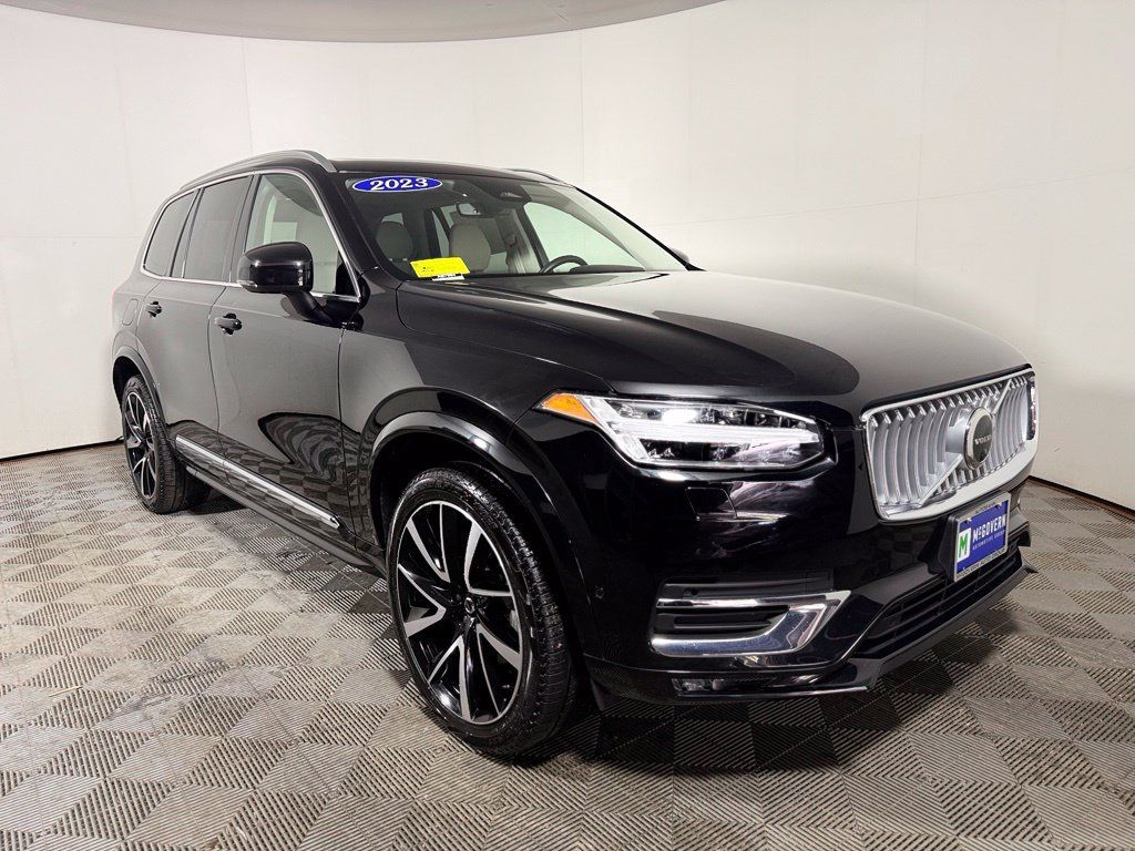 Used 2023 Volvo XC90 B6 Plus w/ Protection Package Premier AWD/4WD image 9