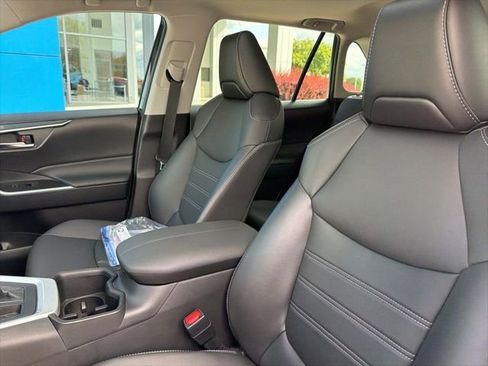 Used 2022 Toyota RAV4 XLE Premium AWD/4WD image 15