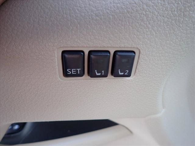 Used 2018 Nissan Rogue SL FWD image 12