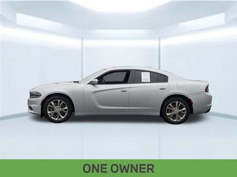 Used 2022 Dodge Charger SXT image 2
