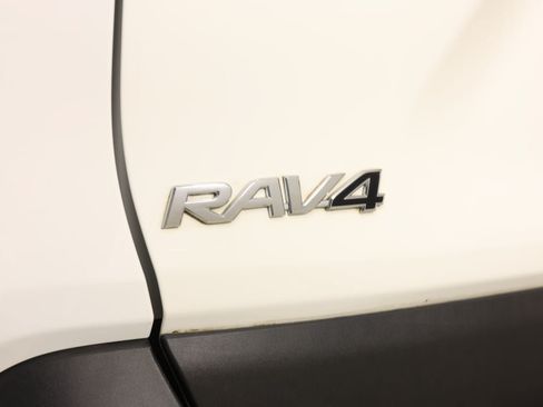 Used 2022 Toyota RAV4 XLE AWD/4WD image 13
