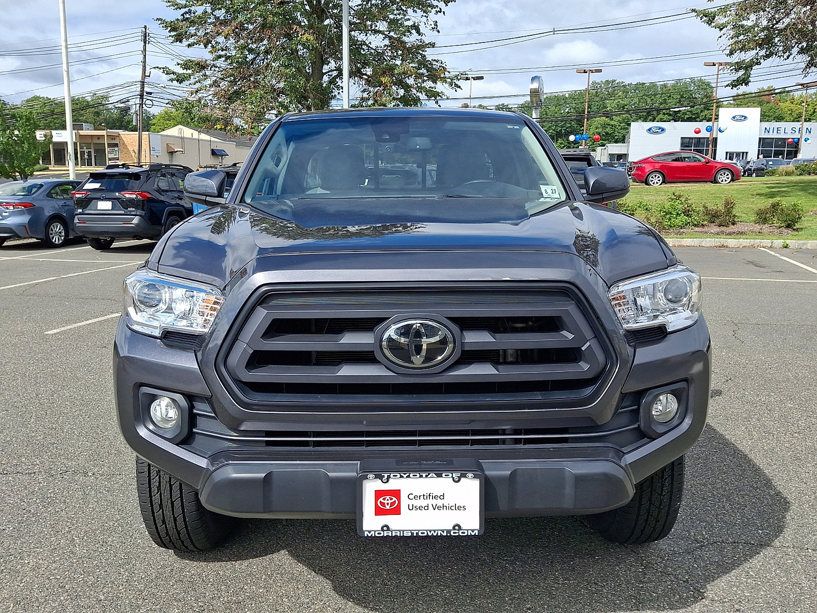 Certified 2022 Toyota Tacoma SR5 AWD/4WD image 2