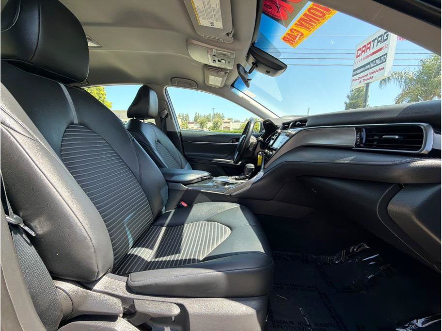 Used 2019 Toyota Camry SE w/ Carpet Mat Package FWD image 15