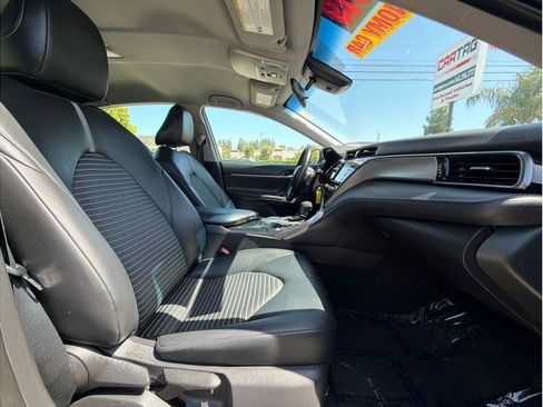 Used 2019 Toyota Camry SE w/ Carpet Mat Package FWD image 15