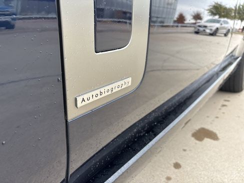 Used 2025 Land Rover Range Rover Long Wheelbase Autobiography image 8