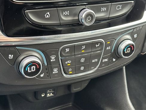 Used 2021 Chevrolet Traverse Premier image 18