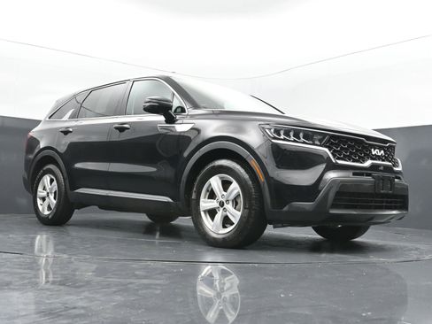 Used 2023 Kia Sorento LX FWD image 42