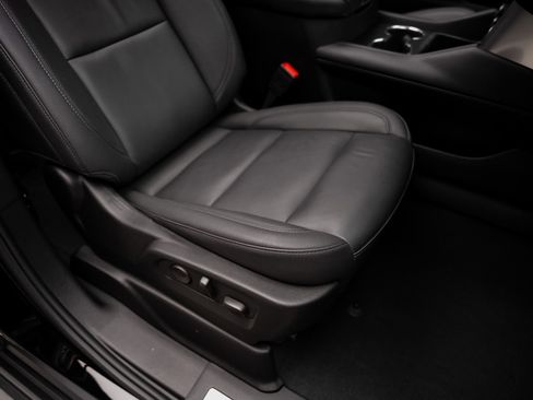 Used 2024 Chevrolet Suburban LT w/ Luxury Package RWD image 60