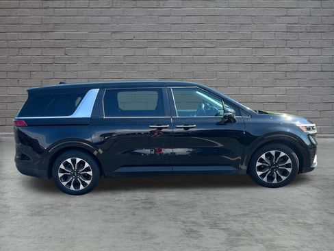 Used 2024 Kia Carnival EX FWD image 6