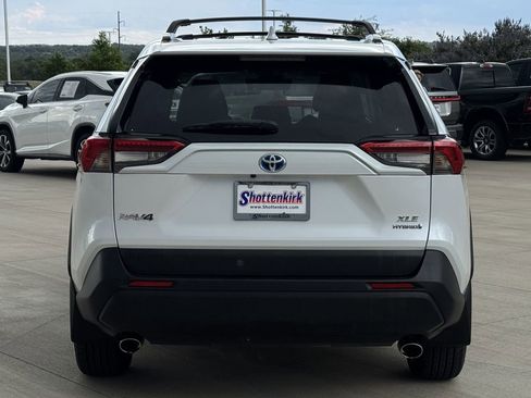 Used 2023 Toyota RAV4 XLE Premium AWD/4WD image 5