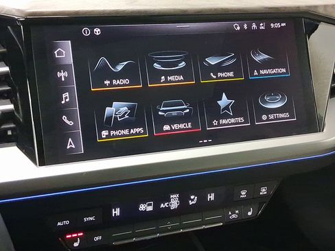 Used 2023 Audi Q4 e-tron Prestige image 22