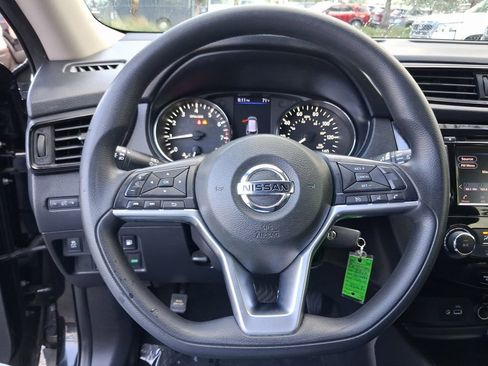 Used 2018 Nissan Rogue S image 16