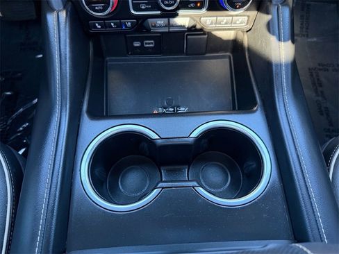 Used 2022 GMC Yukon SLT w/ SLT Premium Package image 24