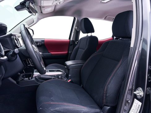 Used 2019 Toyota Tacoma SR5 RWD image 17