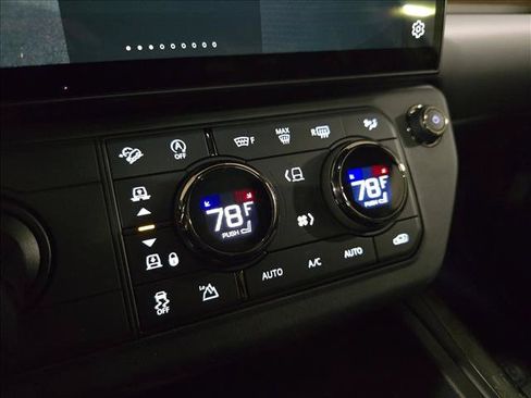 New 2026 Land Rover Defender 110 OCTA AWD/4WD image 25