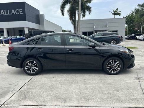 Certified 2023 Kia Forte LXS w/ LXS Technology Package FWD image 5