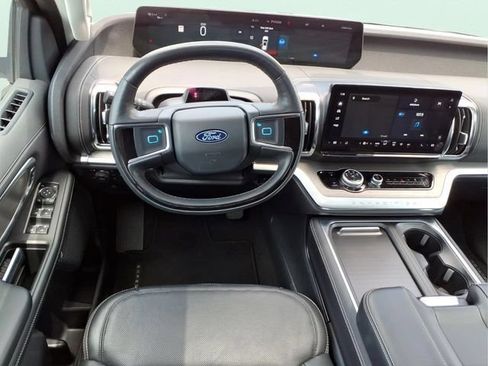 Used 2025 Ford Expedition Platinum AWD/4WD image 17