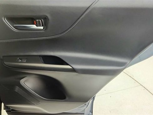 Used 2023 Toyota Venza Limited image 28