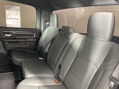 Used 2025 RAM 2500 Big Horn AWD/4WD image 32