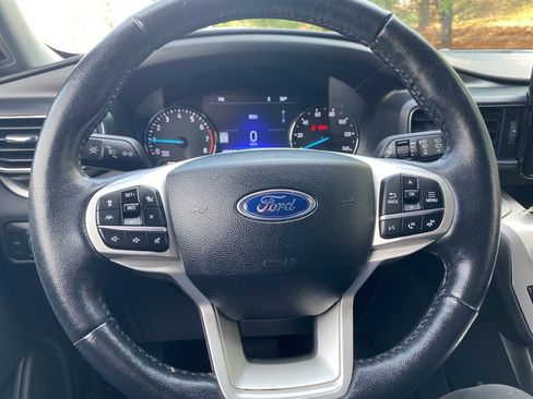 Used 2022 Ford Explorer XLT w/ Equipment Group 202A image 30