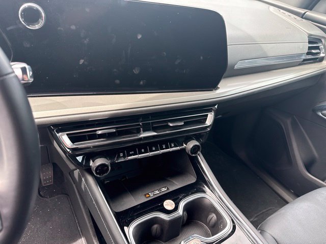 Used 2026 Chevrolet Traverse LT FWD image 13