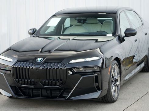 Used 2023 BMW i7 xDrive60 w/ Executive Package 2 image 54