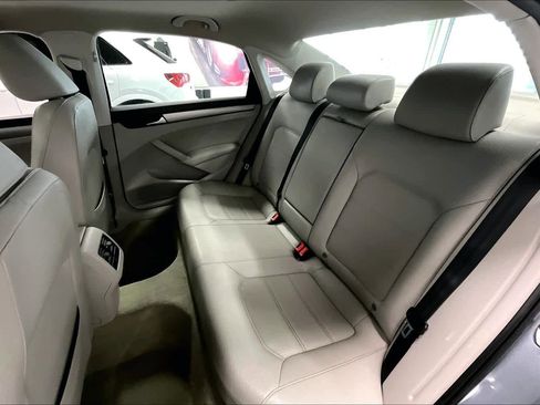 Used 2014 Volkswagen Passat TDI SE image 25