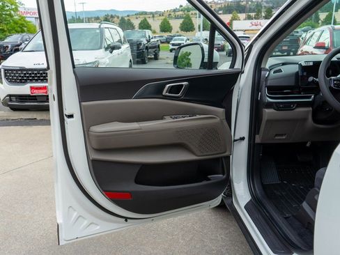New 2026 Kia Carnival LX FWD image 17
