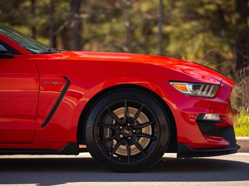 Used 2017 Ford Mustang Shelby GT350 w/ Electronics Package RWD image 8