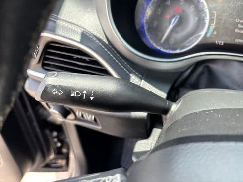 Used 2019 Chrysler Pacifica Limited w/ Advanced Safetytec Group FWD image 15