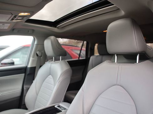 Used 2023 Toyota Highlander XLE image 10